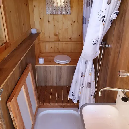 Glamping Apartma Oaza Miru *